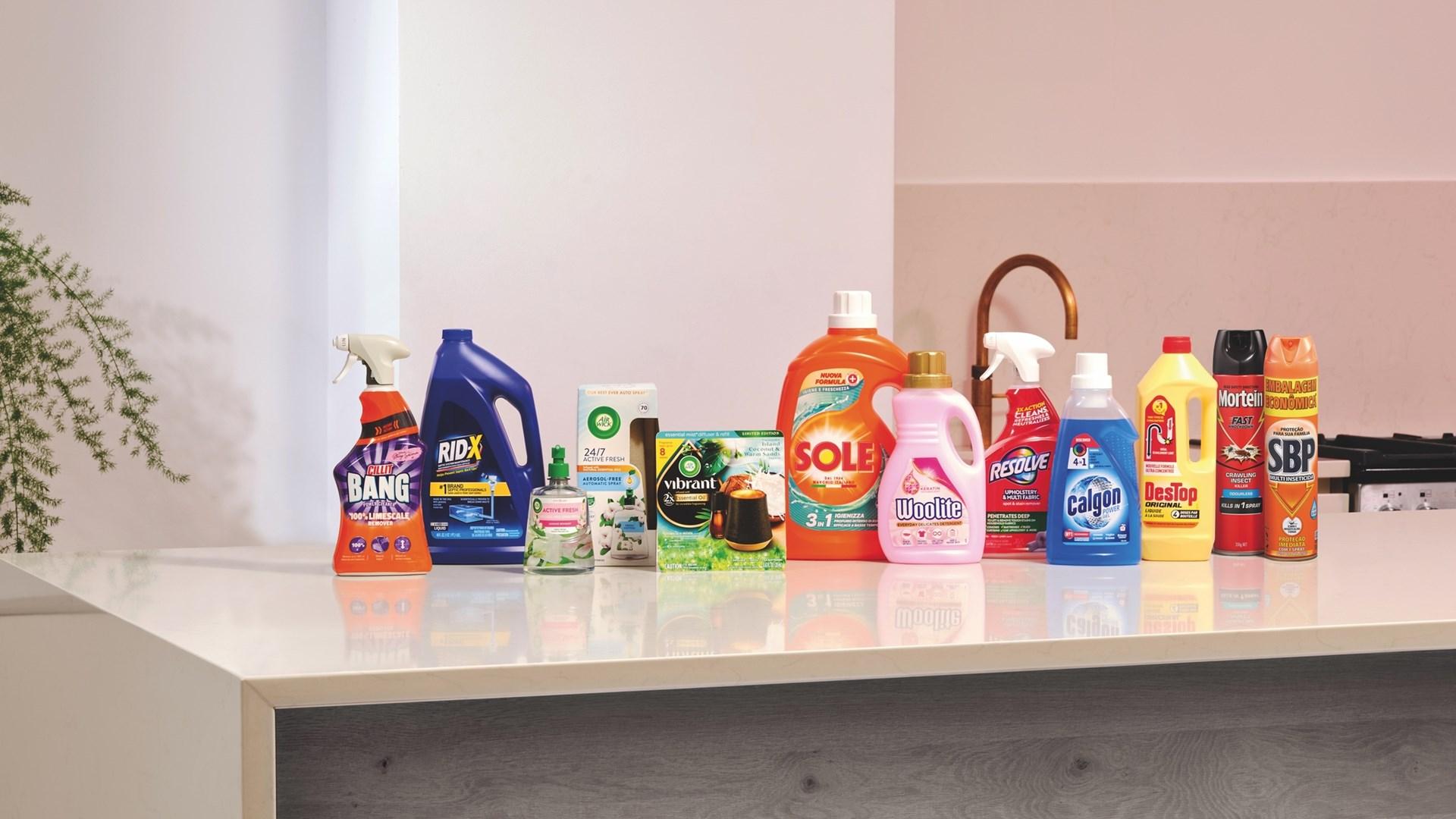 Reckitt Kitchen Table Shot5 Crop Cmyk Rt B (1)